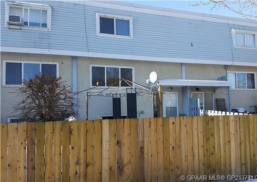 7-8808 96 Street, Peace River, AB - Outdoor