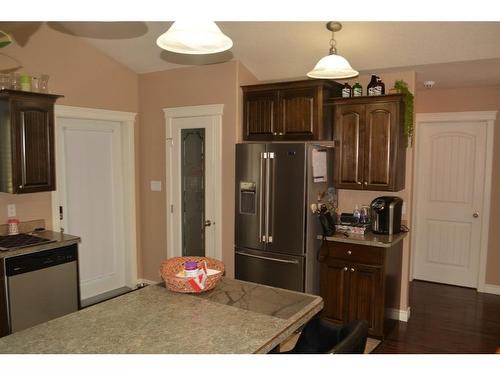 9122 130 Avenue, Peace River, AB - Indoor Photo Showing Kitchen