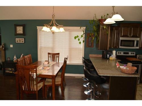 9122 130 Avenue, Peace River, AB - Indoor Photo Showing Dining Room