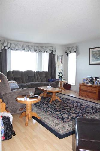 725 7Th Avenue Nw, Manning, AB - Indoor Photo Showing Living Room