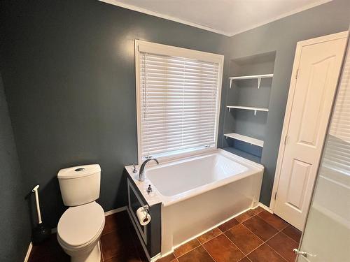 5005 47 Street, Valleyview, AB - Indoor Photo Showing Bathroom