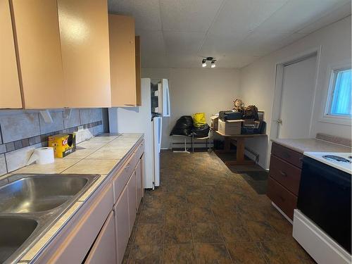 1-6-5109 50Th Street, High Prairie, AB - Indoor Photo Showing Kitchen