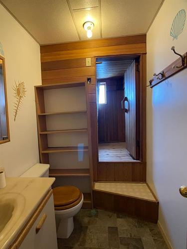 1-6-5109 50Th Street, High Prairie, AB - Indoor Photo Showing Bathroom