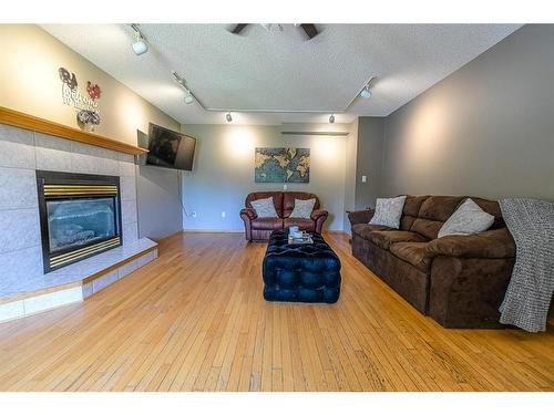 93 715010 Range Road 84, Rural Grande Prairie No. 1, County Of, AB - Indoor Photo Showing Living Room With Fireplace