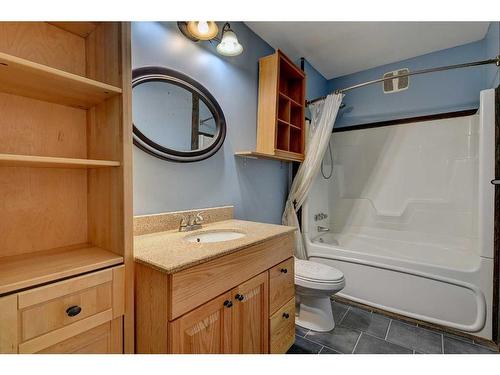 9610 Hillcrest Drive, Grande Prairie, AB - Indoor Photo Showing Bathroom