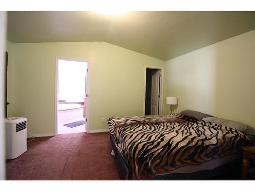 39 Deerglen Trailer Park, High Level, AB - Indoor Photo Showing Bedroom