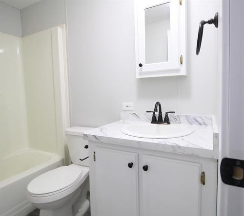 40 Deerglen Trailer Park, High Level, AB - Indoor Photo Showing Bathroom