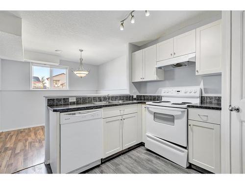 10123 98A Street, Sexsmith, AB - Indoor Photo Showing Kitchen