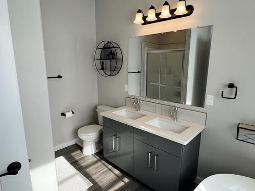 11-1049 Alberta Avenue, Debolt, AB - Indoor Photo Showing Bathroom