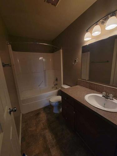 5213 52 A Avenue, Valleyview, AB - Indoor Photo Showing Bathroom