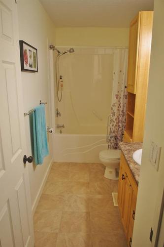 11301 100 Street, Fairview, AB - Indoor Photo Showing Bathroom