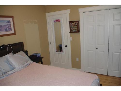 11301 100 Street, Fairview, AB - Indoor Photo Showing Bedroom