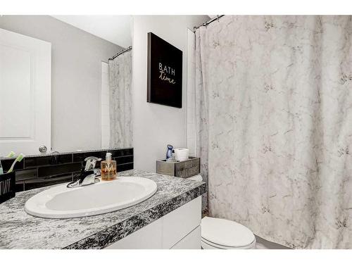 9718 113 Avenue, Clairmont, AB - Indoor Photo Showing Bathroom
