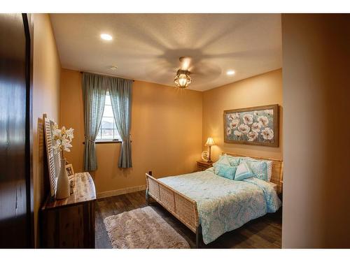 5710 Taylor Way, Rural Grande Prairie No. 1, County Of, AB - Indoor Photo Showing Bedroom
