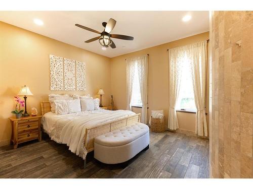 5710 Taylor Way, Rural Grande Prairie No. 1, County Of, AB - Indoor Photo Showing Bedroom