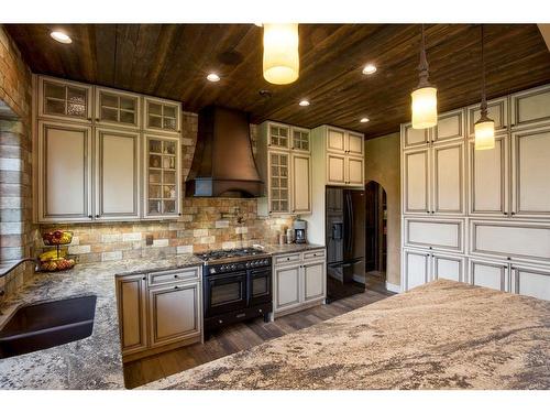 5710 Taylor Way, Rural Grande Prairie No. 1, County Of, AB - Indoor Photo Showing Kitchen With Double Sink With Upgraded Kitchen