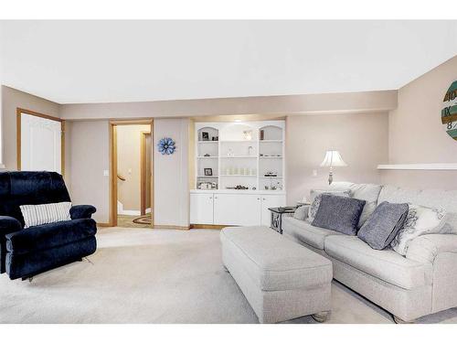 11724 89A Street, Grande Prairie, AB - Indoor Photo Showing Living Room