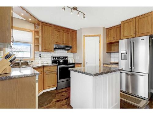 11724 89A Street, Grande Prairie, AB - Indoor Photo Showing Kitchen With Double Sink