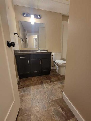11542 76 Avenue, Grande Prairie, AB - Indoor Photo Showing Bathroom