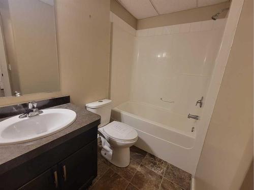 11542 76 Avenue, Grande Prairie, AB - Indoor Photo Showing Bathroom