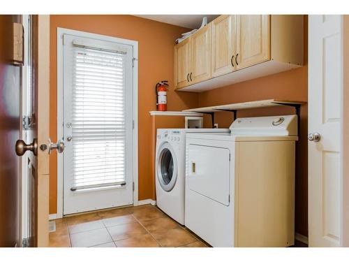 42 Pinnacle Street, Grande Prairie, AB - Indoor Photo Showing Laundry Room