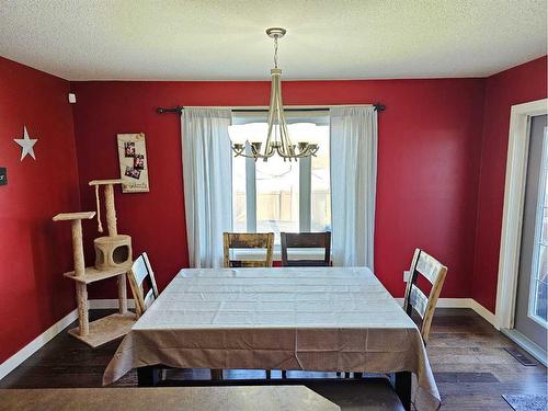 9539 92 Street, Wembley, AB - Indoor Photo Showing Dining Room
