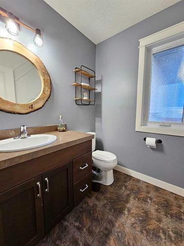 9539 92 Street, Wembley, AB - Indoor Photo Showing Bathroom
