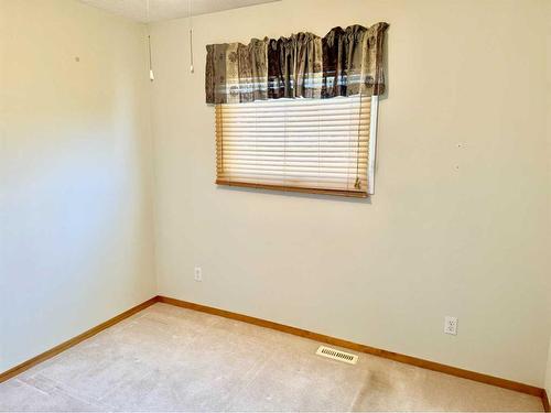 111 5Th Avenue S.W., Falher, AB - Indoor Photo Showing Other Room