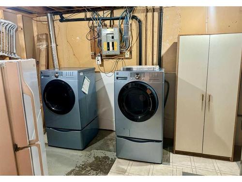 111 5Th Avenue S.W., Falher, AB - Indoor Photo Showing Laundry Room