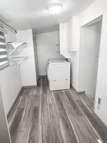 7 3 Avenue Sw, Falher, AB - Indoor Photo Showing Laundry Room