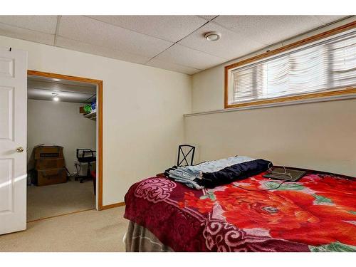 8902 69 Avenue, Grande Prairie, AB - Indoor Photo Showing Bedroom