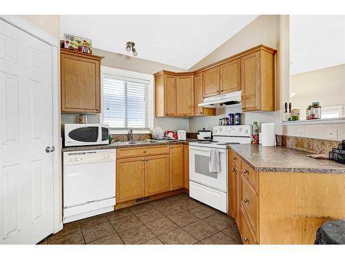 8902 69 Avenue, Grande Prairie, AB - Indoor Photo Showing Kitchen