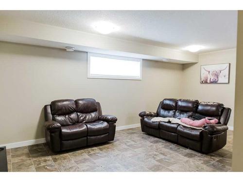 11207 98 Street, Clairmont, AB - Indoor Photo Showing Other Room