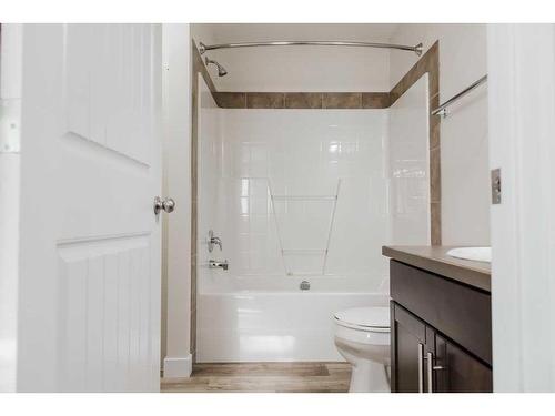 11207 98 Street, Clairmont, AB - Indoor Photo Showing Bathroom