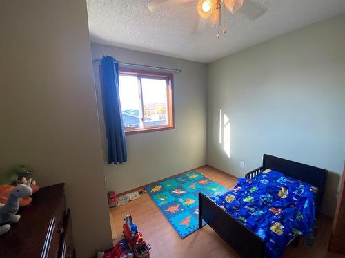 8213 105 Avenue, Peace River, AB - Indoor Photo Showing Bedroom