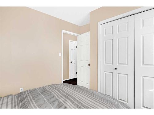9222 & 9224 94A Avenue, Grande Prairie, AB - Indoor Photo Showing Bedroom