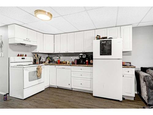 9222 & 9224 94A Avenue, Grande Prairie, AB - Indoor Photo Showing Kitchen