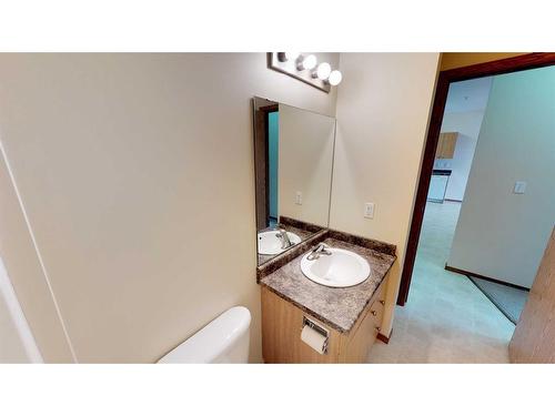 108-12025 Royal Oaks Drive, Grande Prairie, AB - Indoor Photo Showing Bathroom