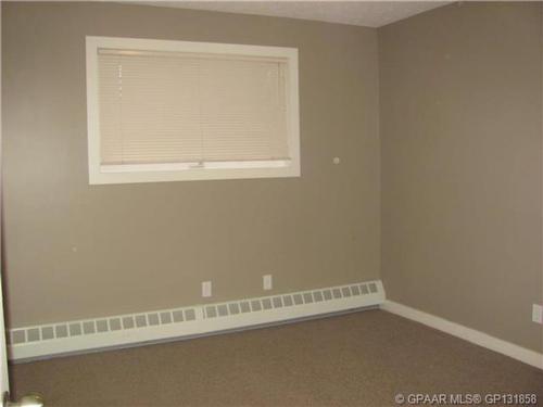 102-9005 99 Street, Peace River, AB - Indoor Photo Showing Other Room