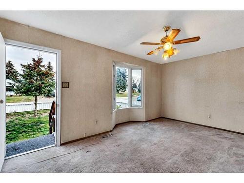 9605 Hillcrest Drive, Grande Prairie, AB - Indoor Photo Showing Other Room