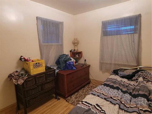 4705 54 Avenue, Grimshaw, AB - Indoor Photo Showing Bedroom