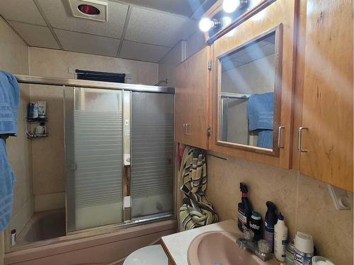 4705 54 Avenue, Grimshaw, AB - Indoor Photo Showing Bathroom