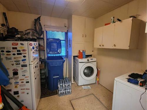 4705 54 Avenue, Grimshaw, AB - Indoor Photo Showing Laundry Room