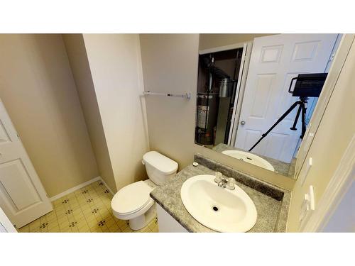 8202 & 8206 114 Street, Grande Prairie, AB - Indoor Photo Showing Bathroom