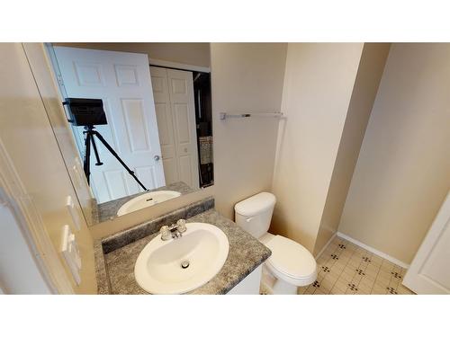 8202 & 8206 114 Street, Grande Prairie, AB - Indoor Photo Showing Bathroom