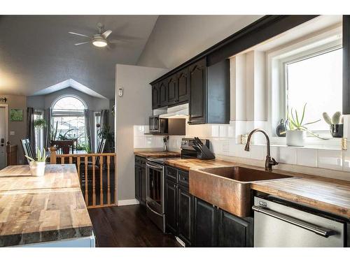 10404 106 Street, High Level, AB - Indoor Photo Showing Kitchen