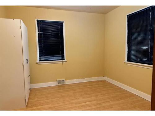 10514 110 Street, Fairview, AB - Indoor Photo Showing Bathroom