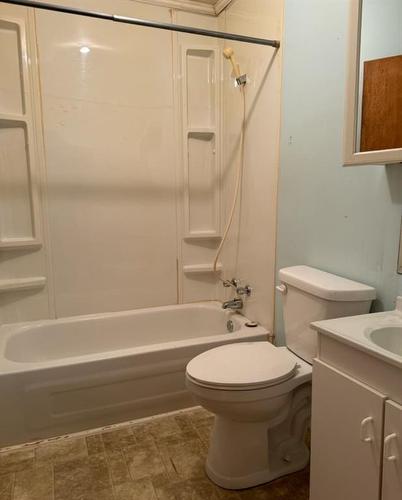 10514 110 Street, Fairview, AB - Indoor Photo Showing Bathroom