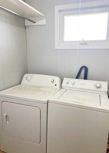 28 3Rd Street Se, Falher, AB - Indoor Photo Showing Laundry Room