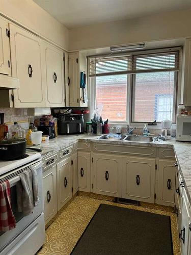 4933 59 Avenue, High Prairie, AB - Indoor Photo Showing Kitchen With Double Sink